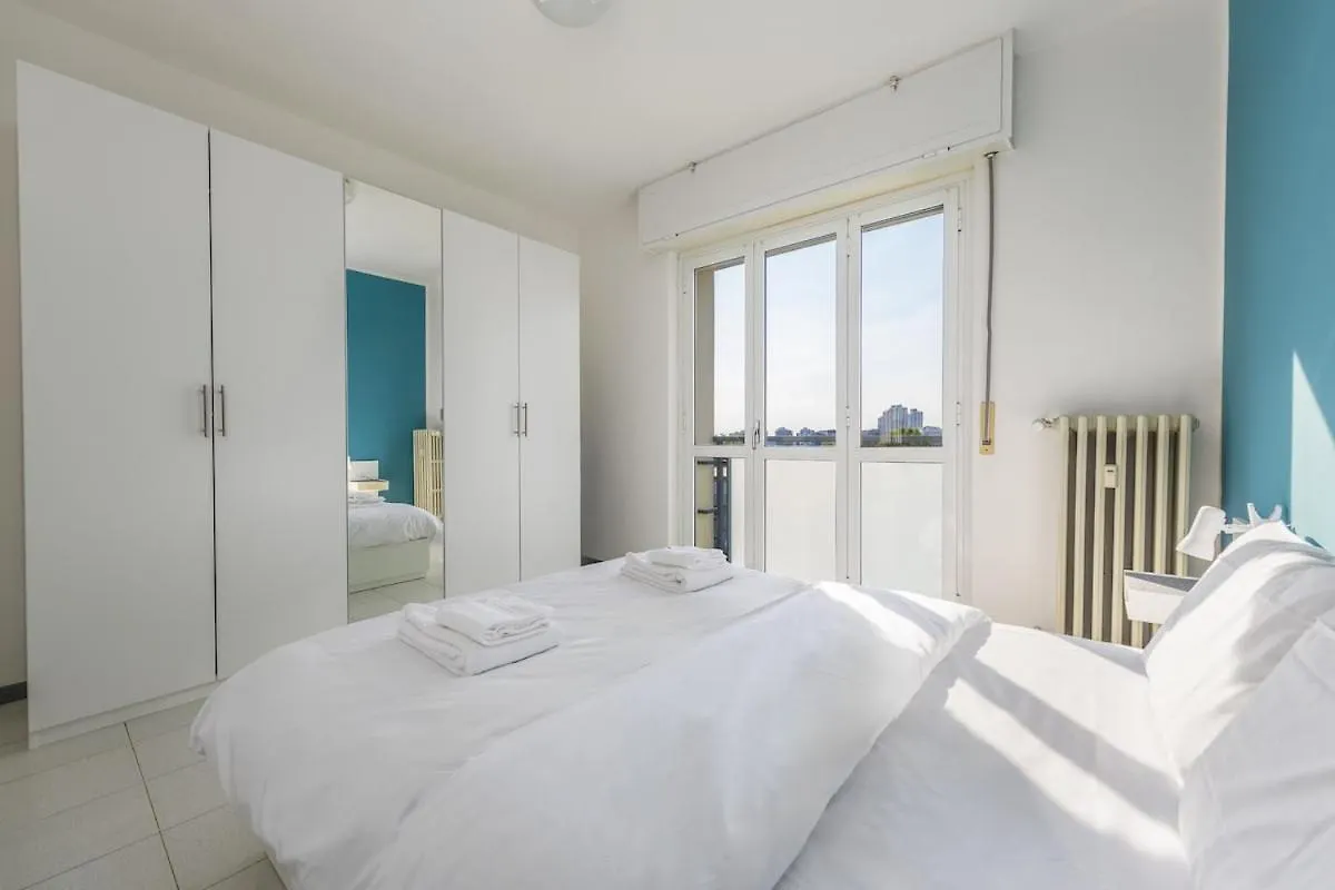 Easy Parking - 5 Min To Metro - Balcony - Quiet Apartment Milan Italy