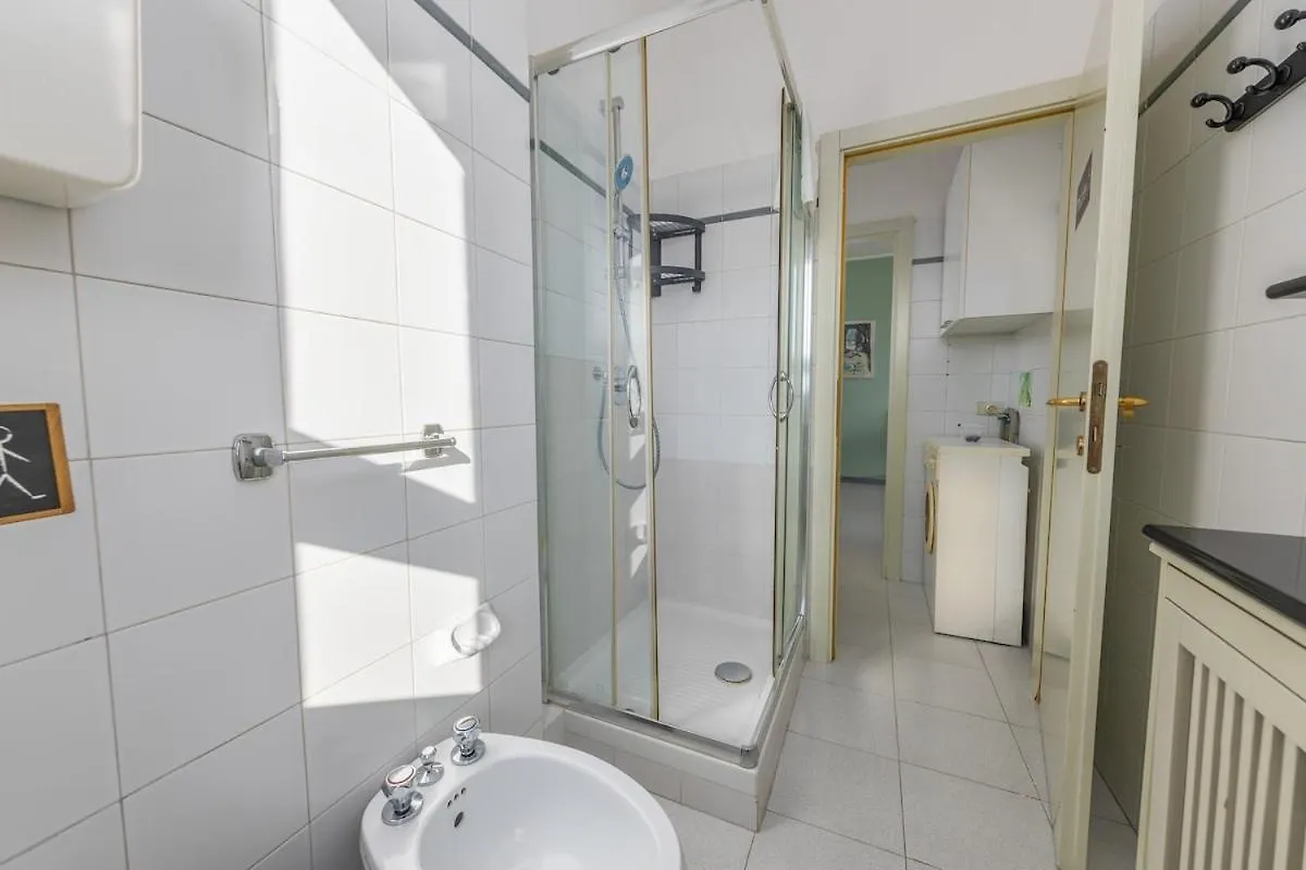Easy Parking - 5 Min To Metro - Balcony - Quiet Apartment Milan