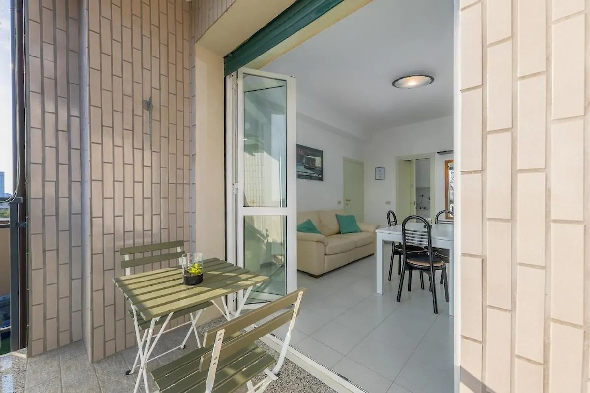 Easy Parking - 5 Min To Metro - Balcony - Quiet Apartment Milan Italy