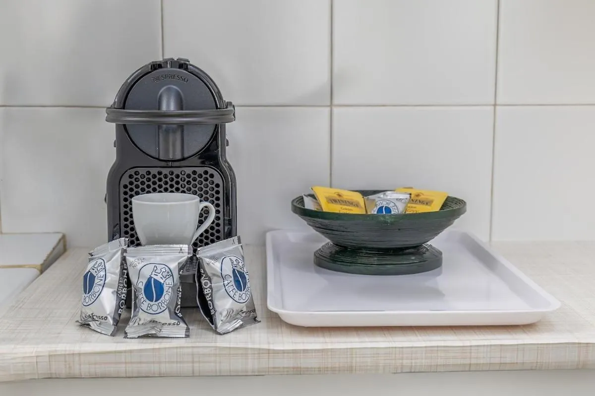 Easy Parking - 5 Min To Metro - Balcony - Quiet Apartment Milan