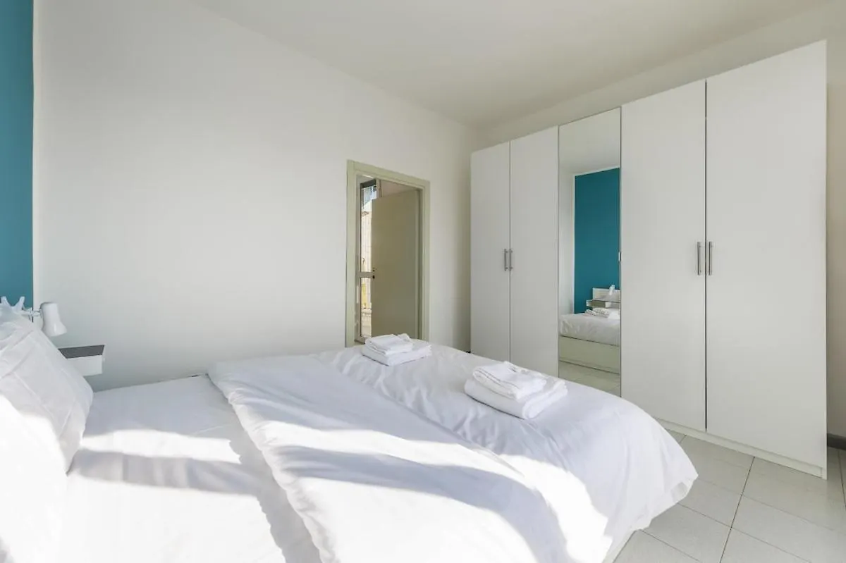 Easy Parking - 5 Min To Metro - Balcony - Quiet Apartment Milan Italy