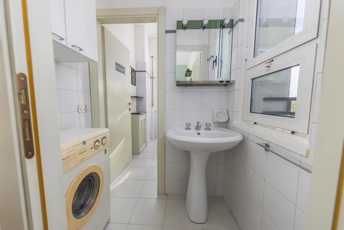 Easy Parking - 5 Min To Metro - Balcony - Quiet Apartment Milan