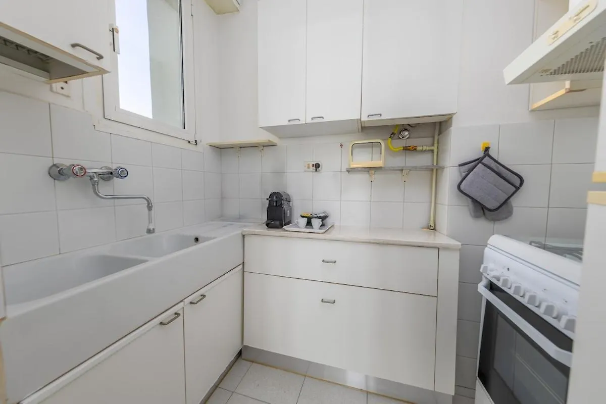 Easy Parking - 5 Min To Metro - Balcony - Quiet Apartment Milan